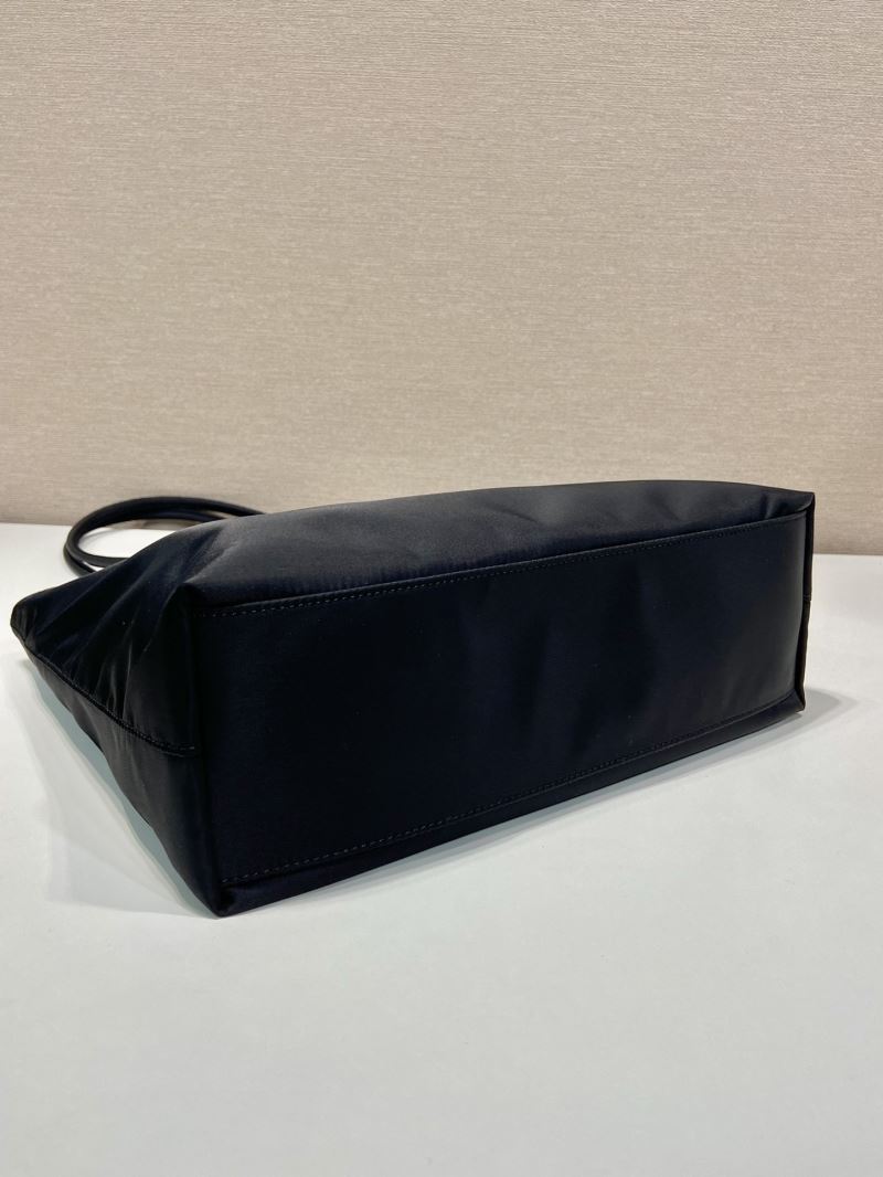 Pra*a tote bags